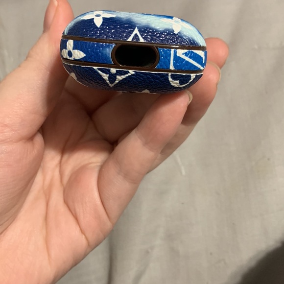 AirPod case - Picture 4 of 5